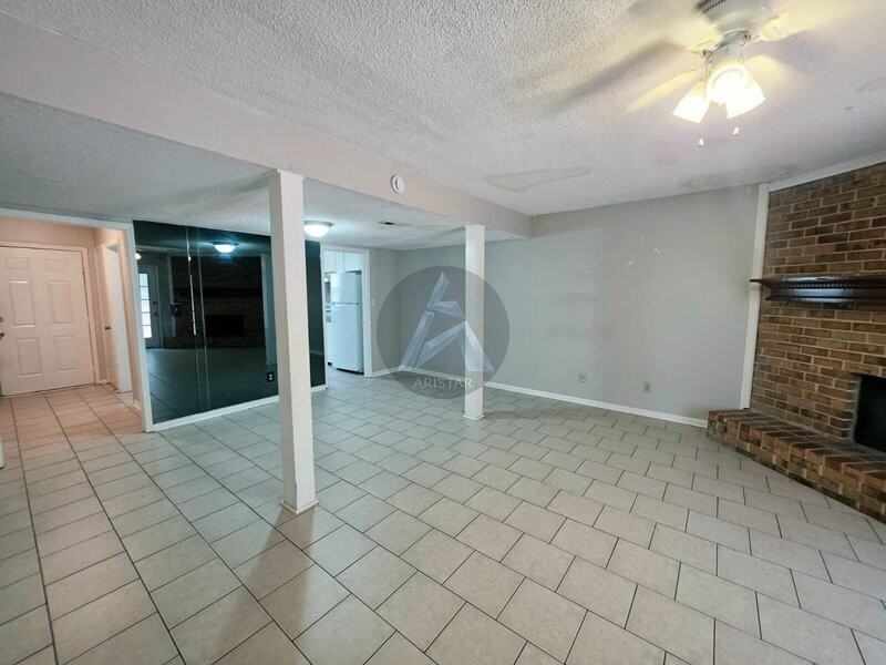 1495 Bentley Ln Se - Photo 3 of 17