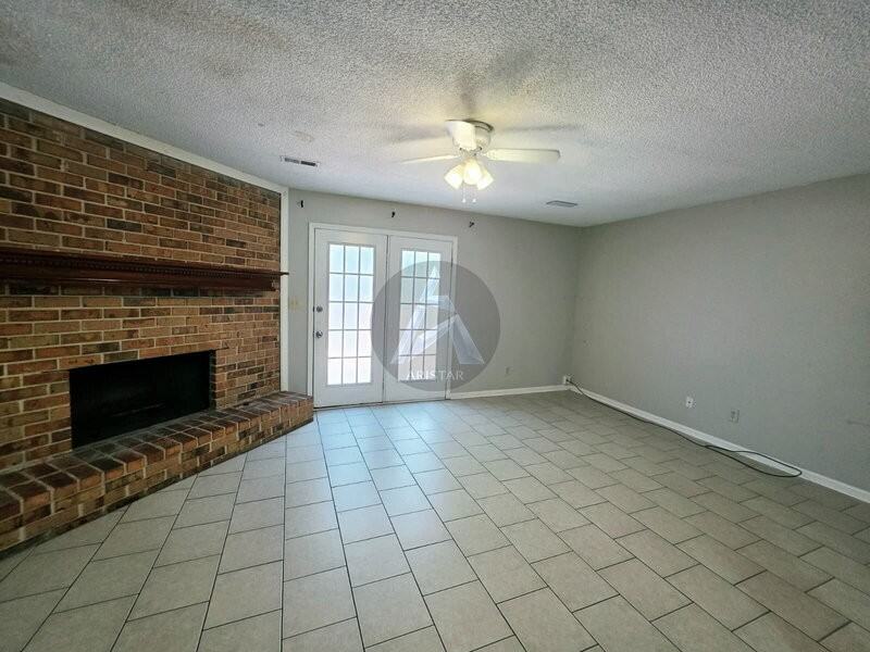 1495 Bentley Ln Se - Photo 4 of 17