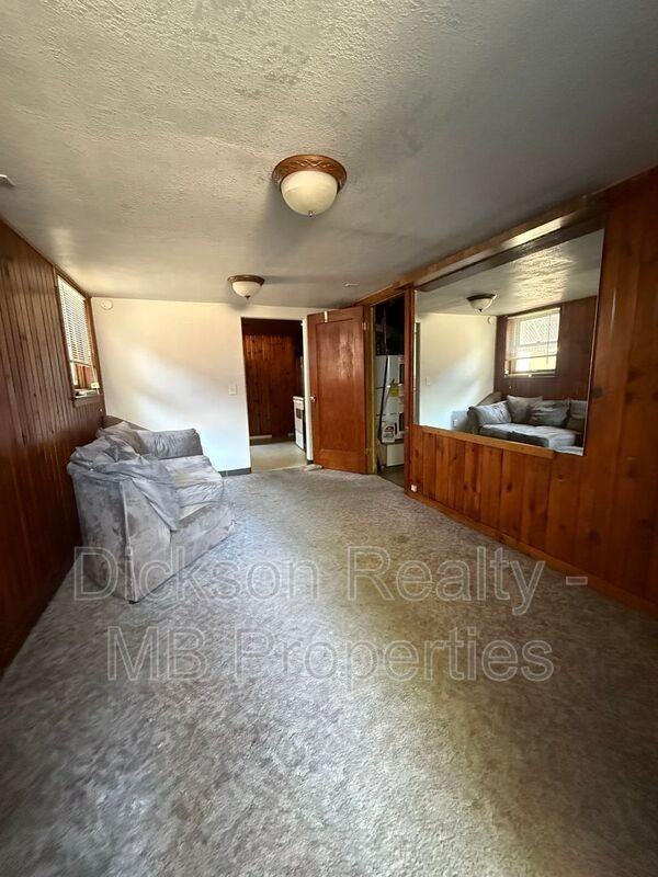 56 S Wells Ave #B - Photo 2 of 10