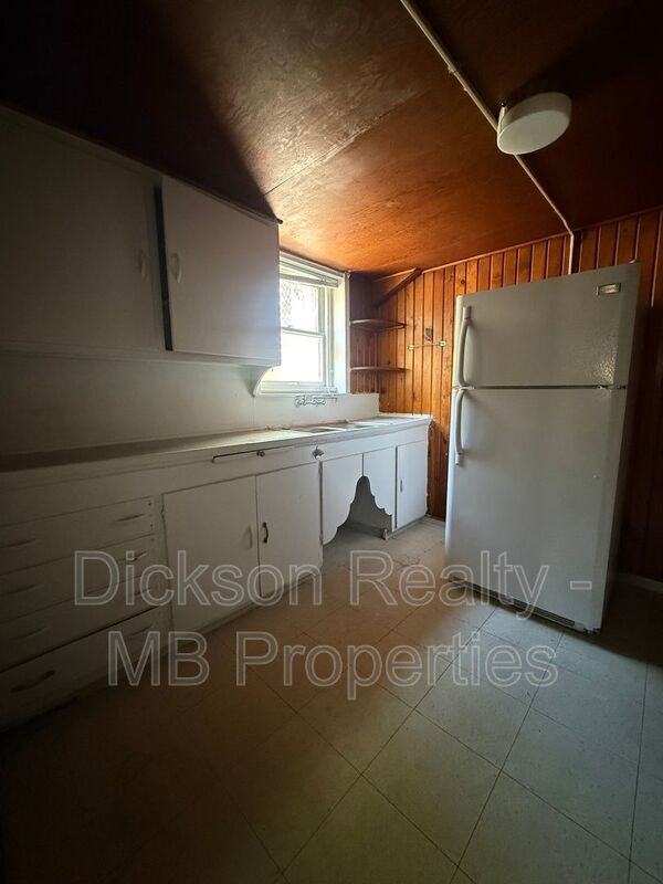 56 S Wells Ave #B - Photo 3 of 10