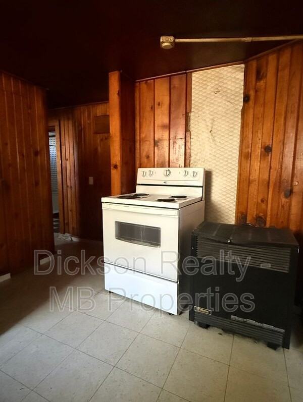 56 S Wells Ave #B - Photo 4 of 10