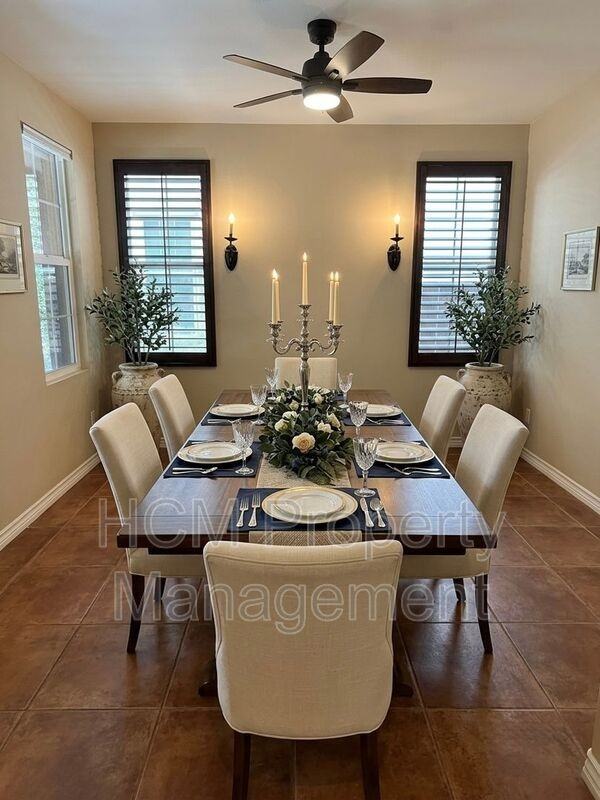 26027 Newport Ave - Photo 5 of 33