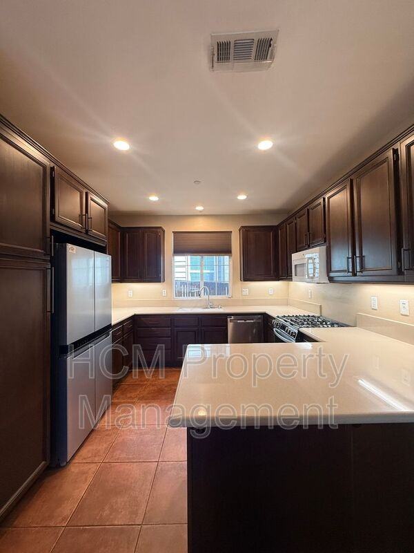 26027 Newport Ave - Photo 7 of 33