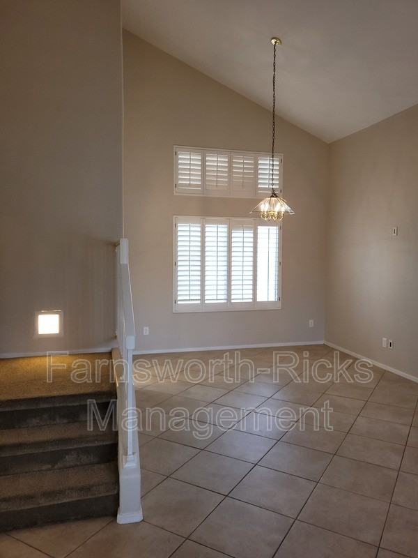 1270 W Flintlock Way - Photo 4 of 40