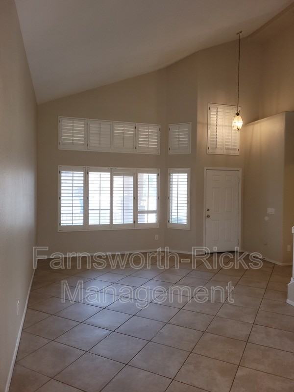 1270 W Flintlock Way - Photo 5 of 40