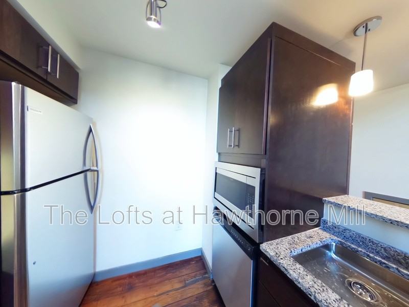 1101 Hawthorne Ln #241 - Photo 4 of 11