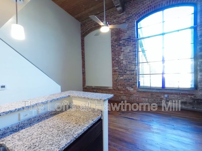 1101 Hawthorne Ln #241 - Photo 5 of 11