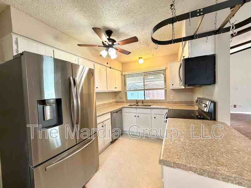 1506 Whiteoak Dr - Photo 6 of 21