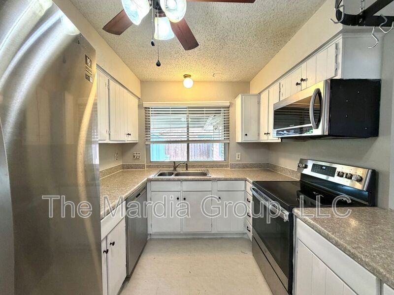 1506 Whiteoak Dr - Photo 7 of 21