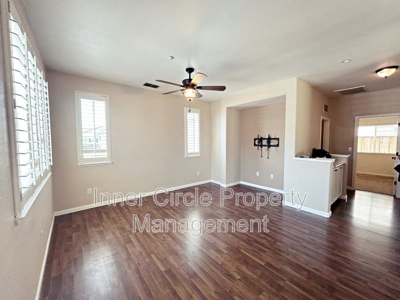 253 Creektrail Ct - Photo 3 of 9
