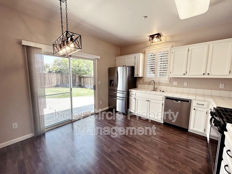 253 Creektrail Ct - Photo 5 of 9