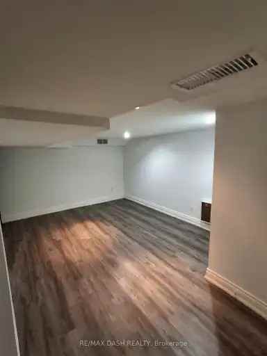 33 Woodward Ave - Photo 3 of 9