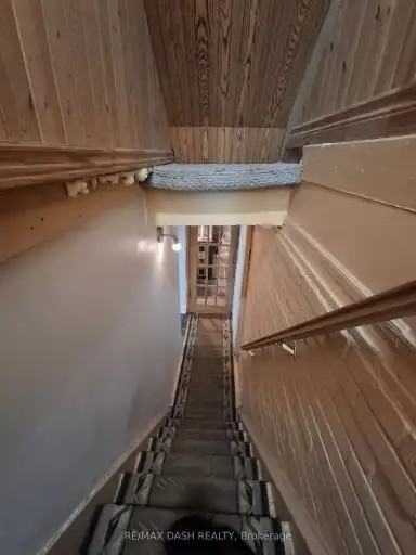 33 Woodward Ave - Photo 7 of 9