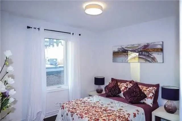 339 Coxwell Ave #1 - Photo 5 of 9