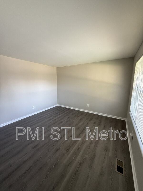 10557 Castle Dr - Photo 2 of 13