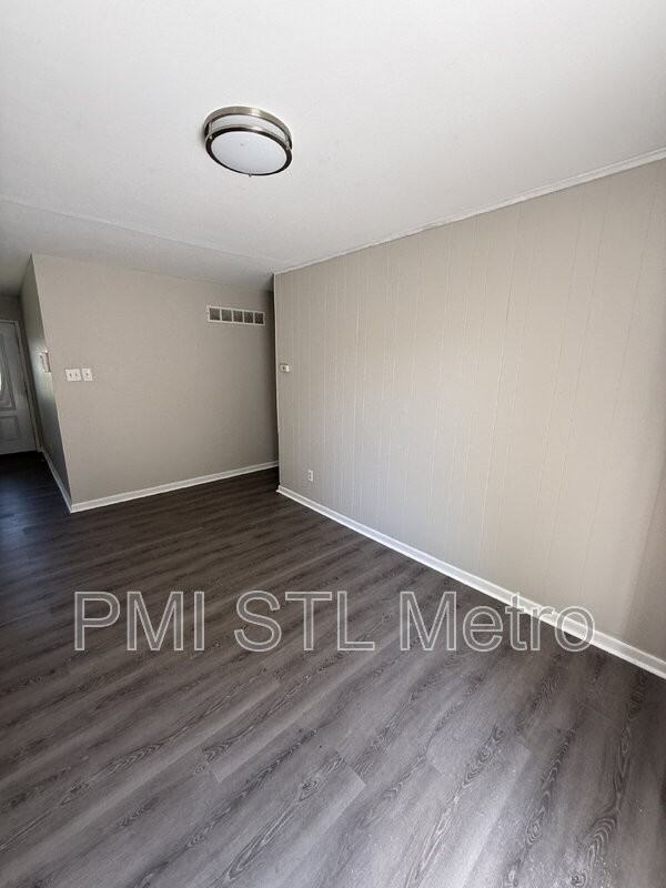 10557 Castle Dr - Photo 4 of 13