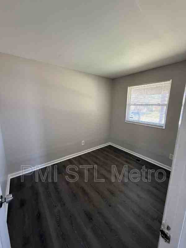 10557 Castle Dr - Photo 5 of 13