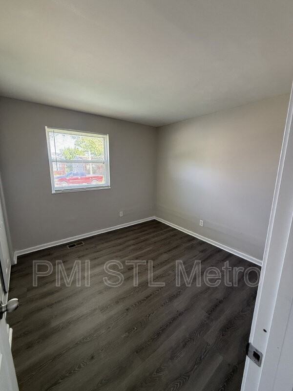 10557 Castle Dr - Photo 6 of 13