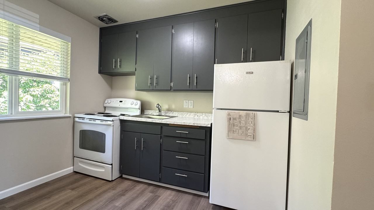 8814 236th St Sw #5 - Photo 4 of 15