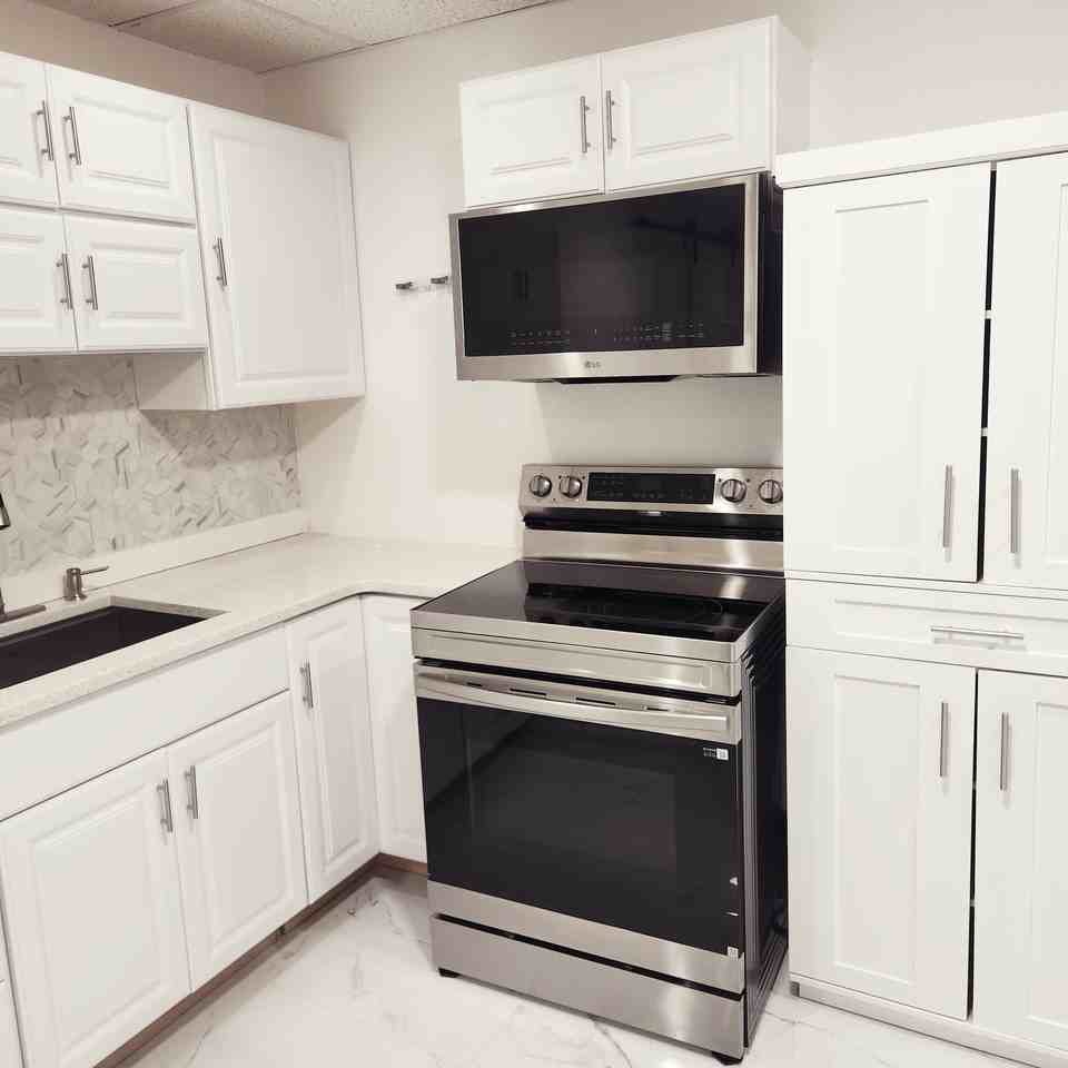 23 Shoreham Dr #1 - Photo 7 of 10