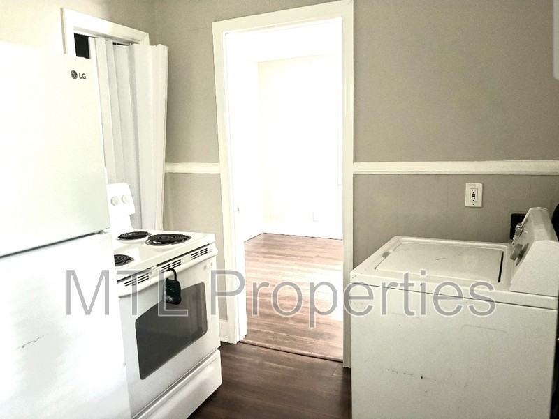 2239 Center St - Photo 3 of 11