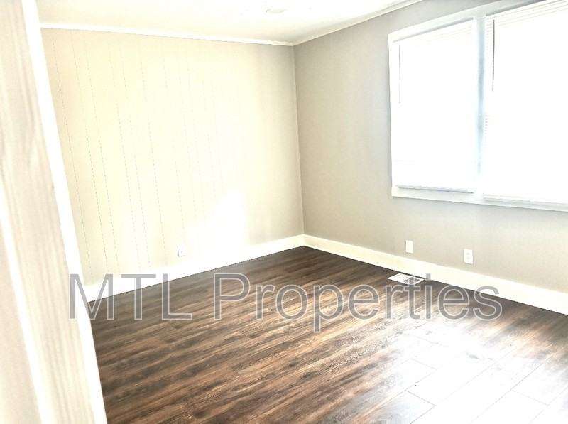 2239 Center St - Photo 5 of 11