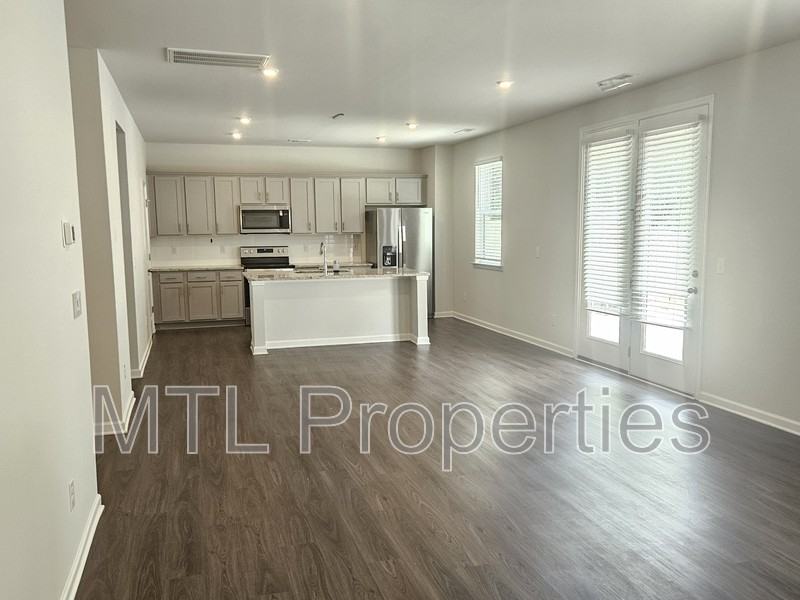 195 Bezelle Ave - Photo 2 of 23