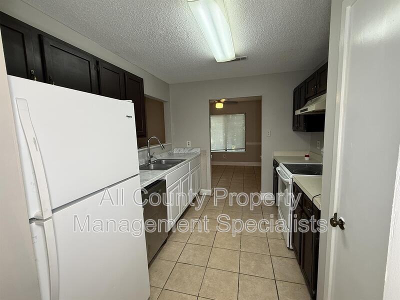 1002 Creekside Way - Photo 2 of 9