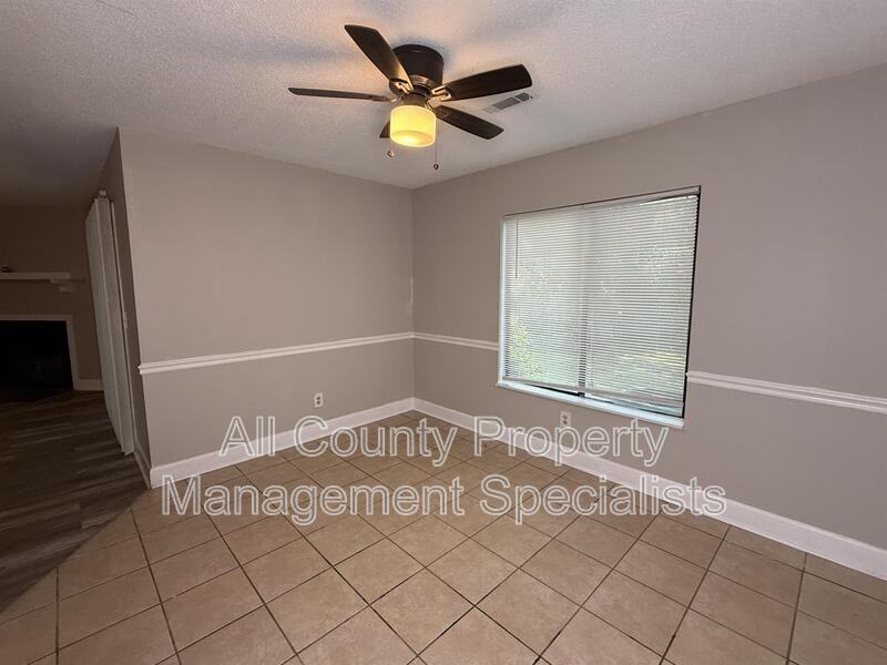 1002 Creekside Way - Photo 3 of 9