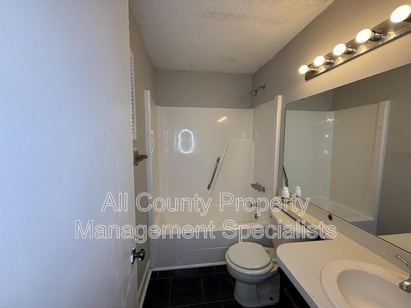 1002 Creekside Way - Photo 5 of 9