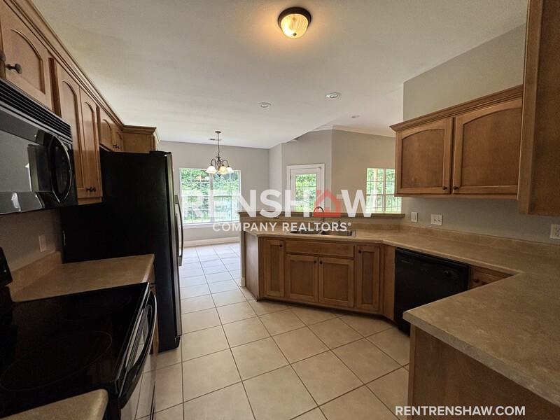 220 Armour Pl - Photo 3 of 21