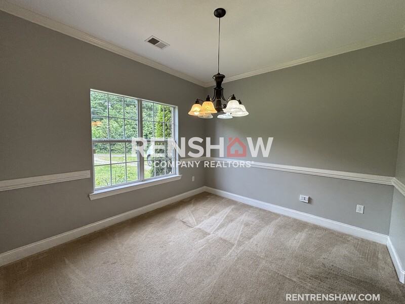 220 Armour Pl - Photo 4 of 21