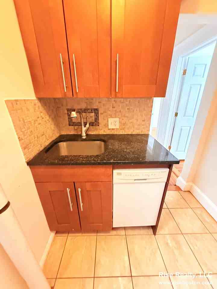31 Peterborough St #10