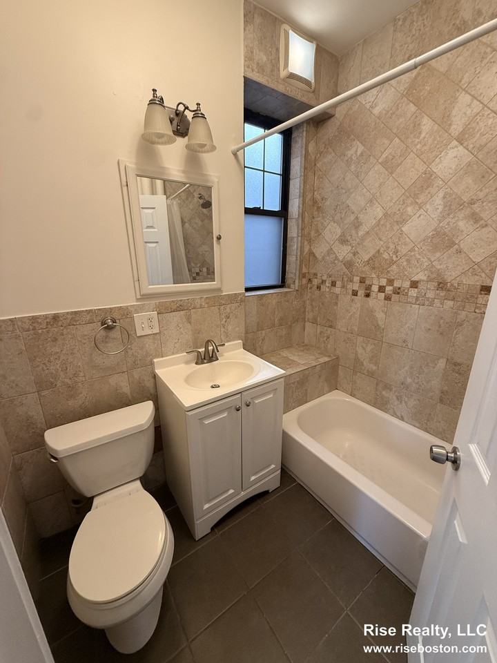31 Peterborough St #10 - Photo 3 of 9