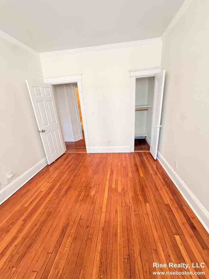 31 Peterborough St #10 - Photo 6 of 9