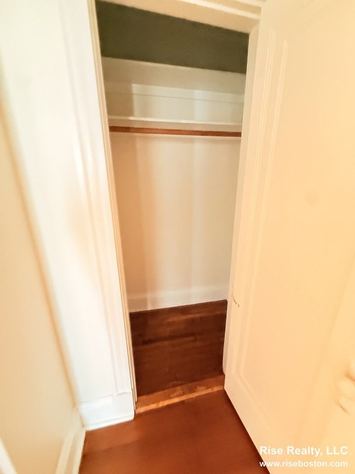 31 Peterborough St #10 - Photo 7 of 9