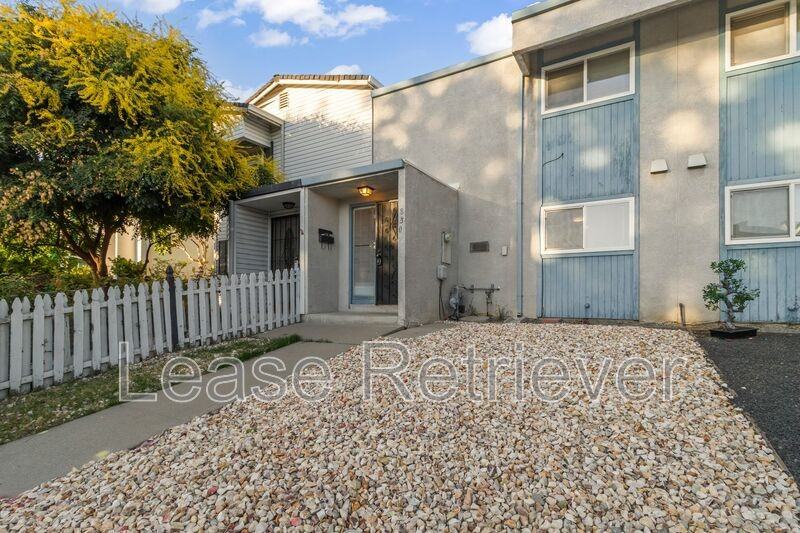 830 Palm Cir - Photo 4 of 30