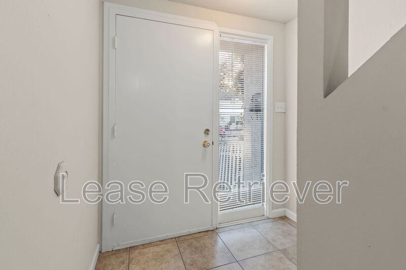 830 Palm Cir - Photo 6 of 30