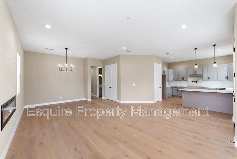 545 Carty Dr - Photo 5 of 24