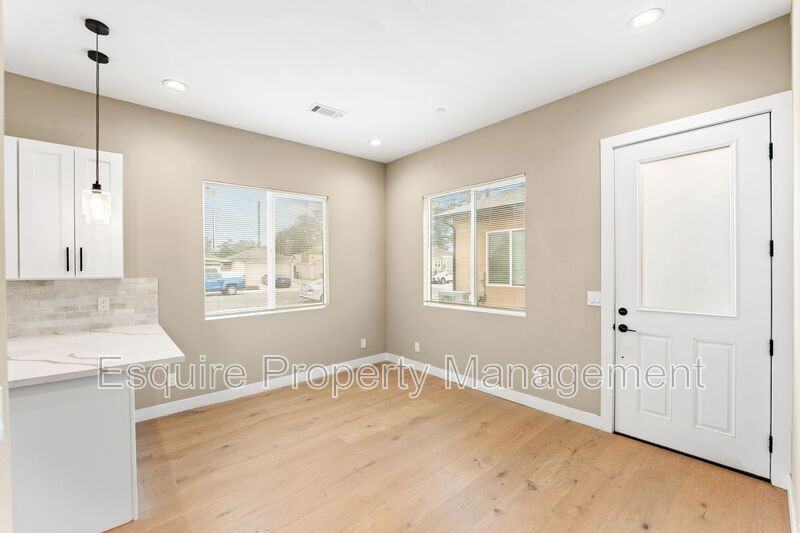 547 Carty Dr - Photo 4 of 11