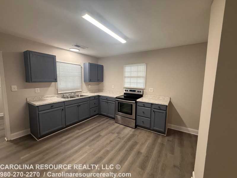 3005 West Blvd - Photo 2 of 11