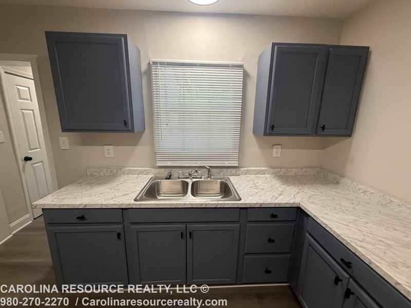 3005 West Blvd - Photo 3 of 11