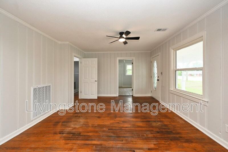 872 W Albert Gallatin Ave - Photo 4 of 50