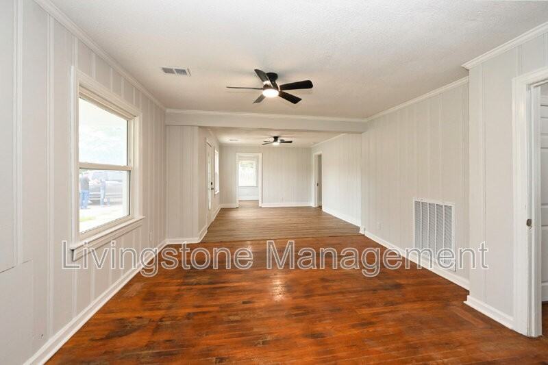 872 W Albert Gallatin Ave - Photo 7 of 50
