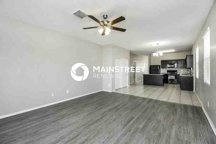 2920 W Jessica Ln - Photo 4 of 16