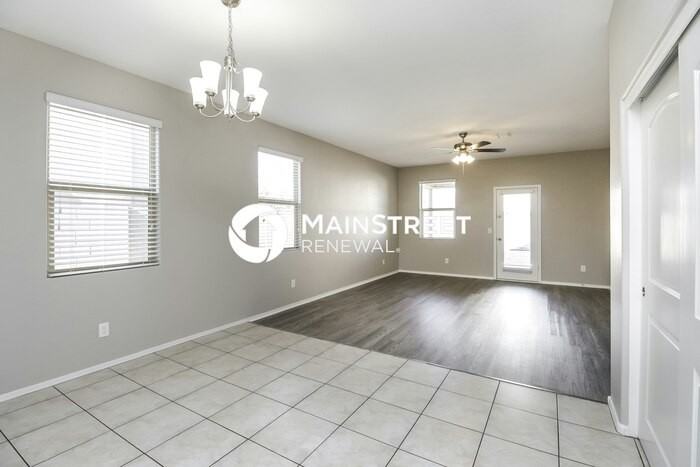 2920 W Jessica Ln - Photo 5 of 16