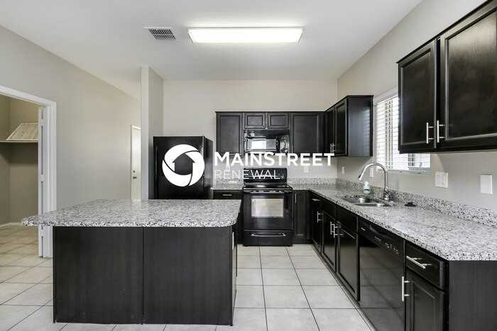 2920 W Jessica Ln - Photo 7 of 16