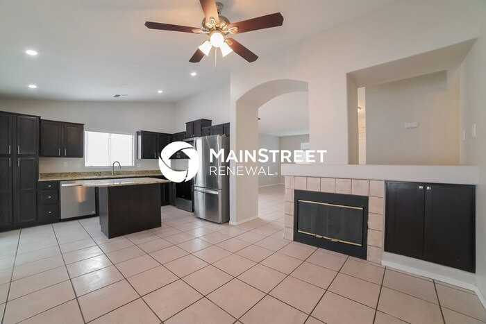 8505 W Windsor Ave - Photo 4 of 16