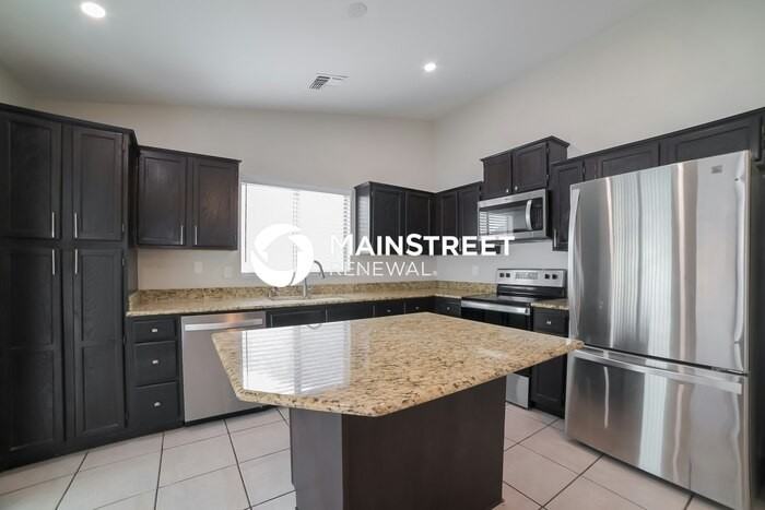 8505 W Windsor Ave - Photo 5 of 16