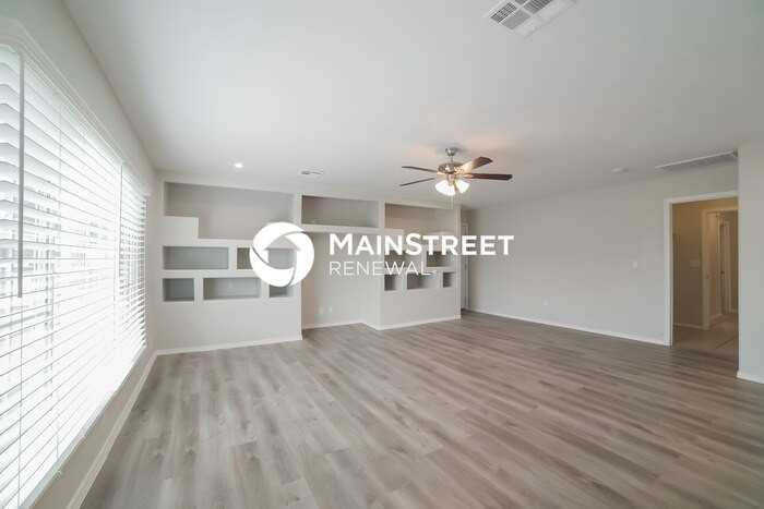 8505 W Windsor Ave - Photo 6 of 16